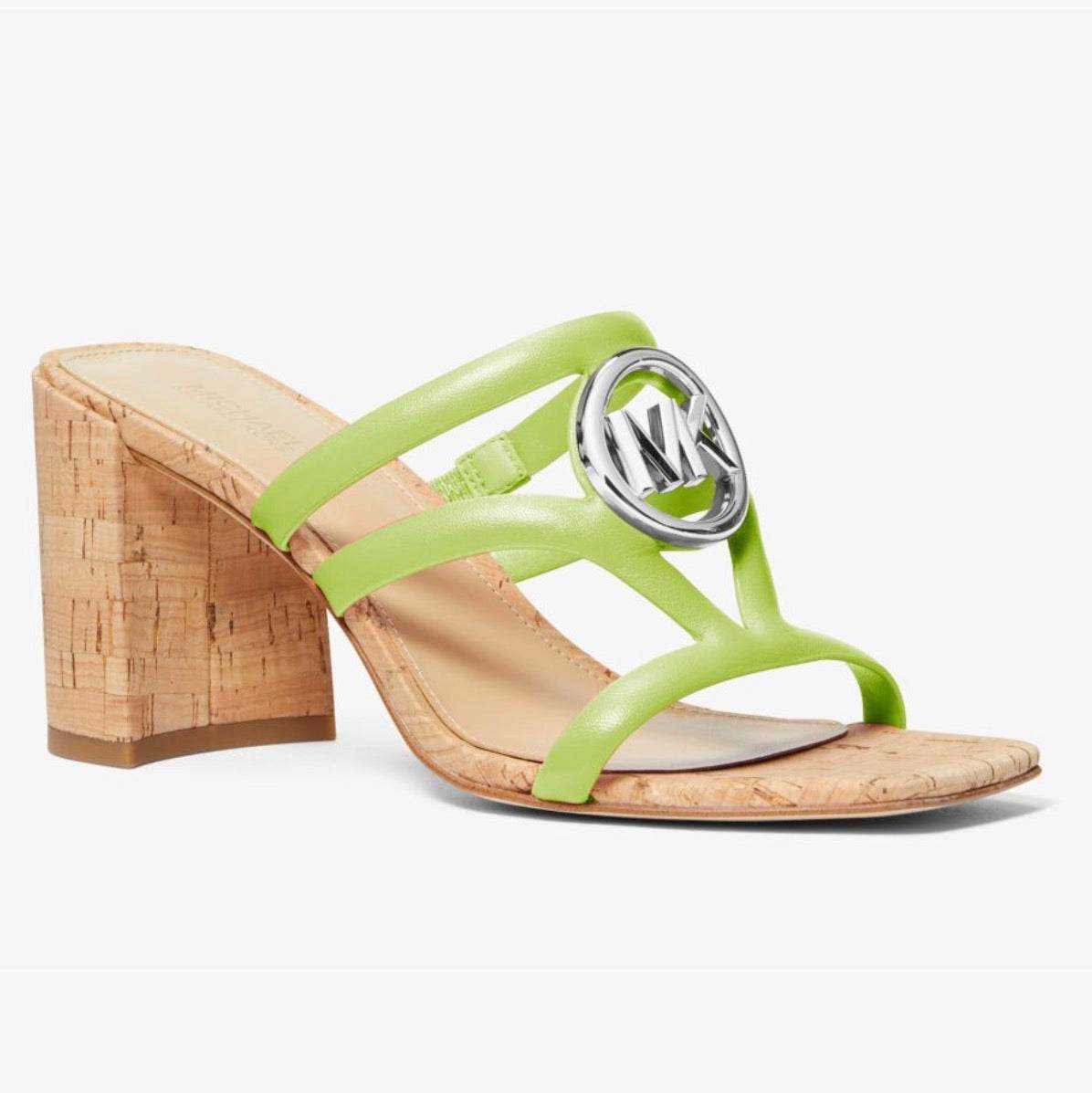 With a classic shape and contemporary textures, the Hampton is all about playful contrast.