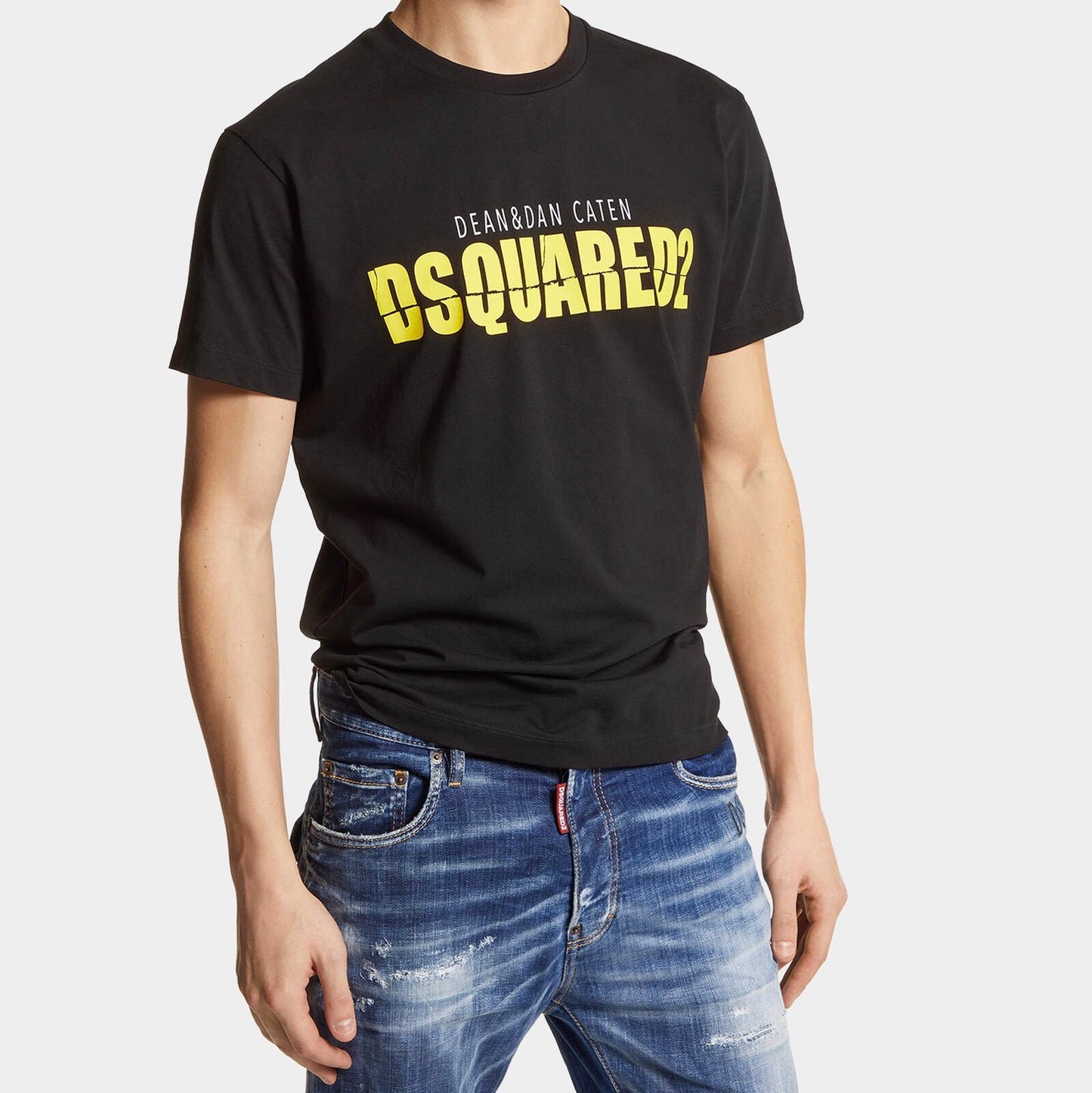Graphics and lettering about the brand are printed on this cotton jersey T-shirt. The comfortable fit suggests laid-back outfits like sweatpants and sneakers.