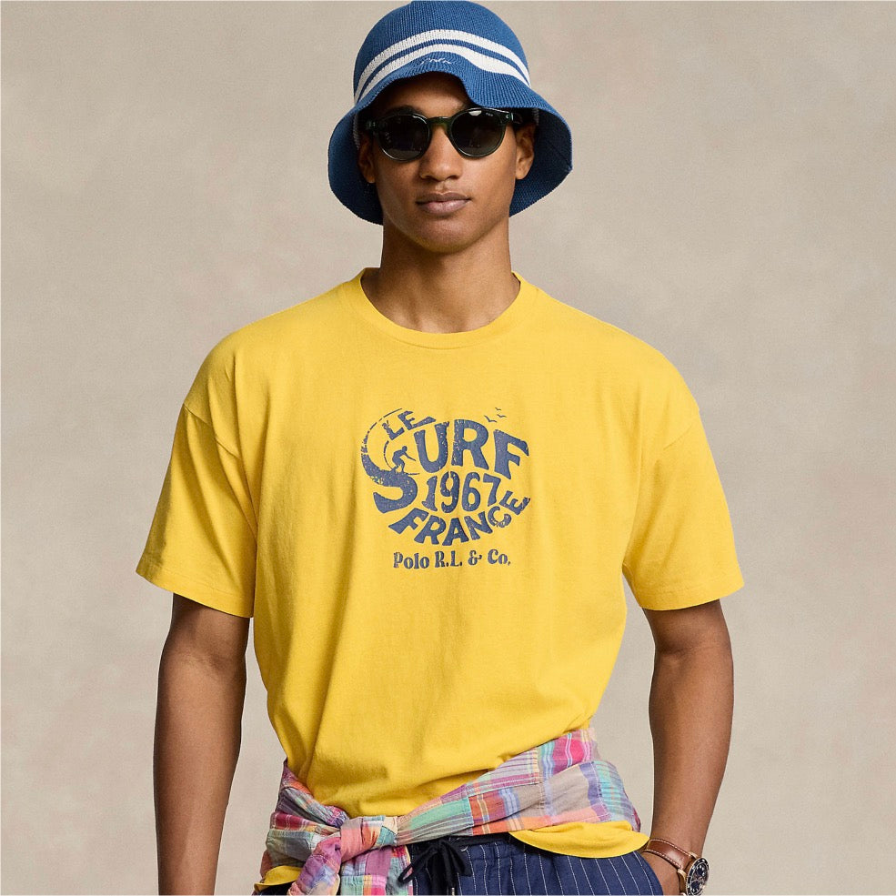 Vintage Fit: Inspired by an authentic vintage proportion with a wider dropped shoulder.