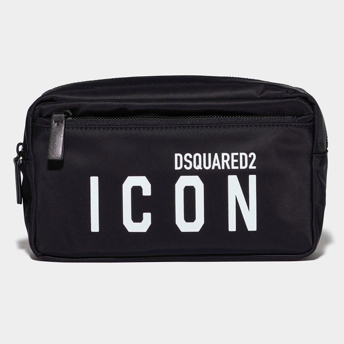 Liven up your accessories with this beauty case featuring a contrasting DSQUARED2 ICON print. It is packed with interior pockets and zips for all your grooming and travel essentials.