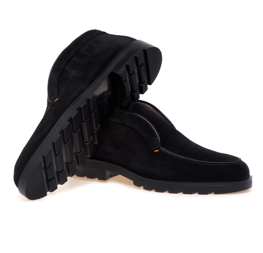 Iconic in style and extremely versatile in use, the Santoni lace-free ankle boot with rubber sole is an unmissable must-have.