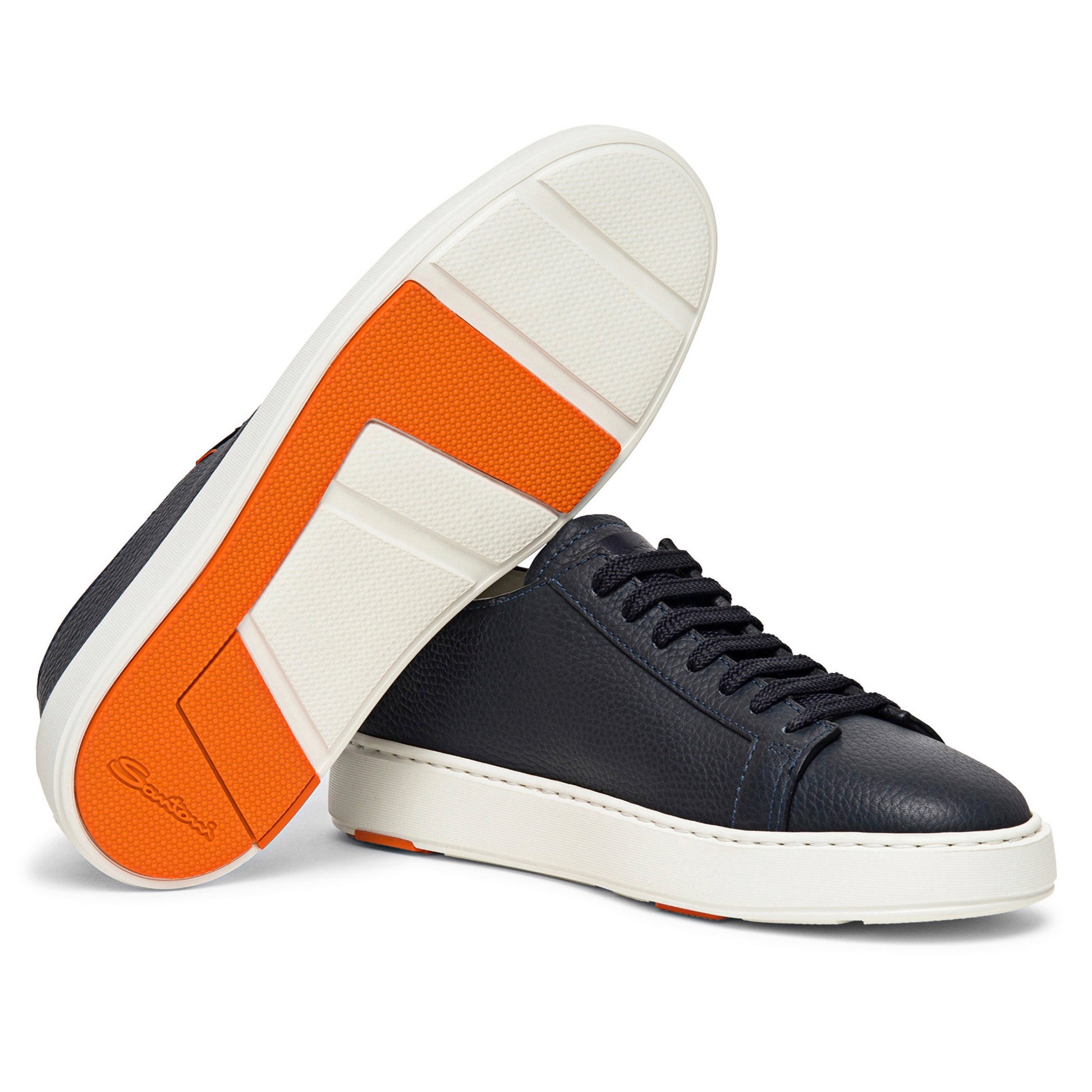 Style meets functionality, whilst sporty influences meet luxurious attitude. This Santoni men’s sneaker is crafted from luxurious tumbled leather, embellished with a small coloured stitch in celebration of our signature orange tone. Its wide-fit silhouette with round toe and flexible cupsole ensure maximum comfort from morning to night.