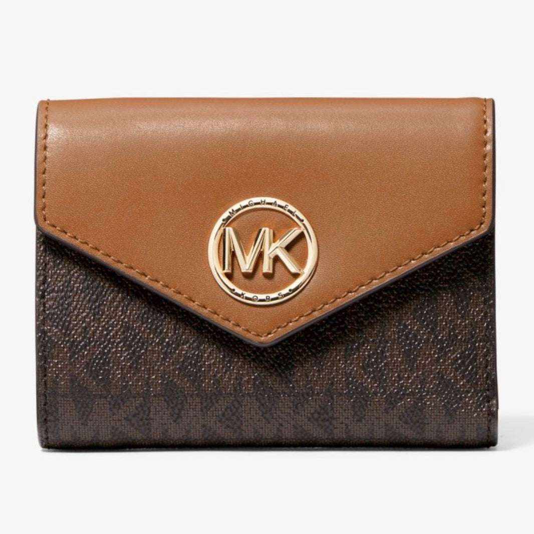 The perfect complement to your everyday handbag, the Carmen tri-fold wallet marries function with style. The envelope silhouette is crafted from a combination of smooth and logo-print leather, and finished with a gleaming charm closure. Inside you’ll find a just-right array of pockets for cards and cash.