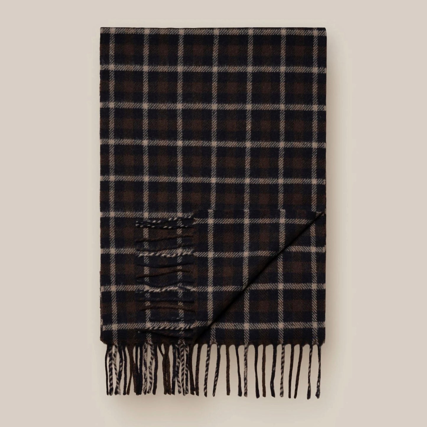A stylish, large check in brown tones. Warming scarf in 100% wool. Made in Italy.
