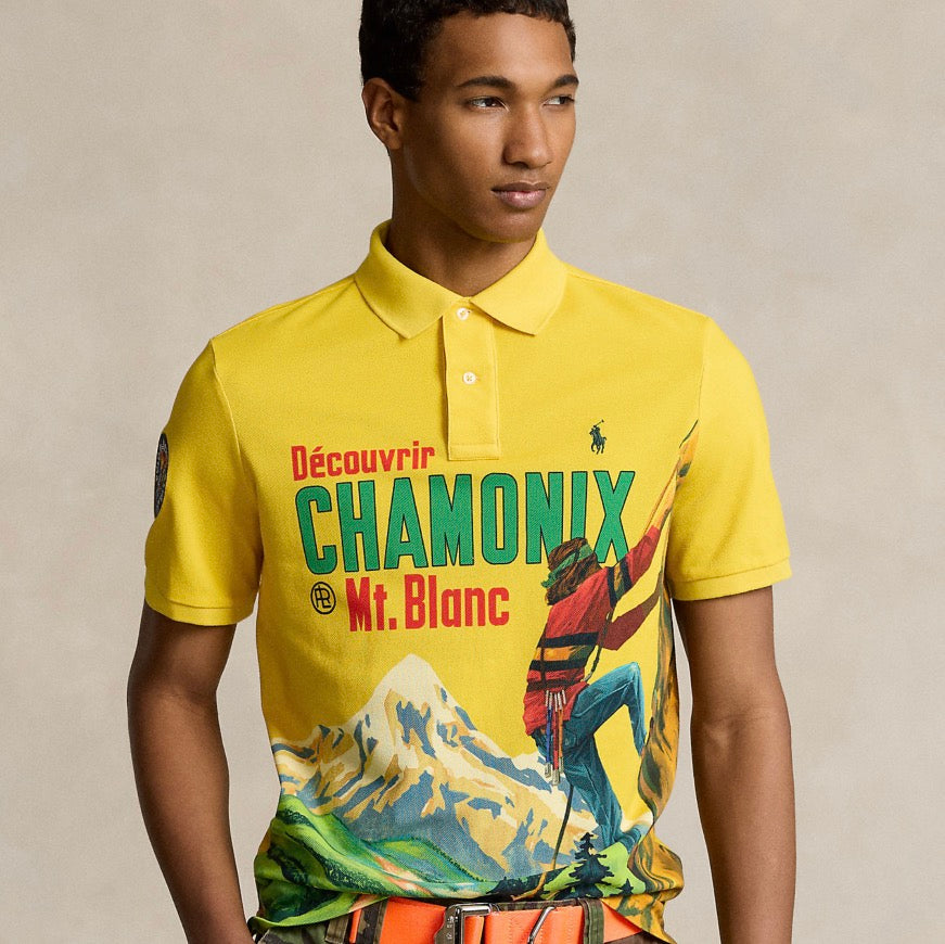 This relaxed version features a poster-style print inspired by the French Alps.