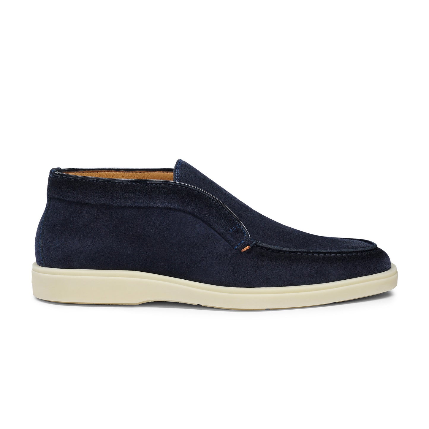 A practical design, a lightweight feel, and the meticulous attention to detail that continues to set Santoni apart from the rest. This extremely comfortable Desert Boot is made of suede and features an apron stitching. The contrasting rubber sole adds a modern touch to the look.