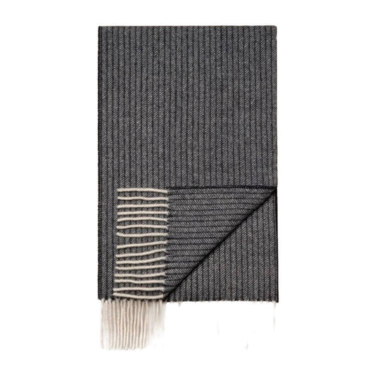 A warming scarf in 100% wool woven with a subtle herringbone stripe in earthy beige and navy blue. 30x200 cm. Made in Italy.