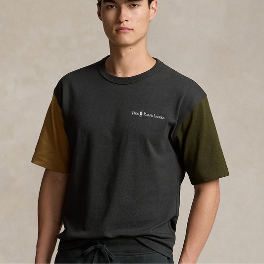 Relaxed Fit: A comfortable silhouette in between our Classic Fit and Big Fit. Cut fuller through the chest and shoulders with a slightly shorter length.