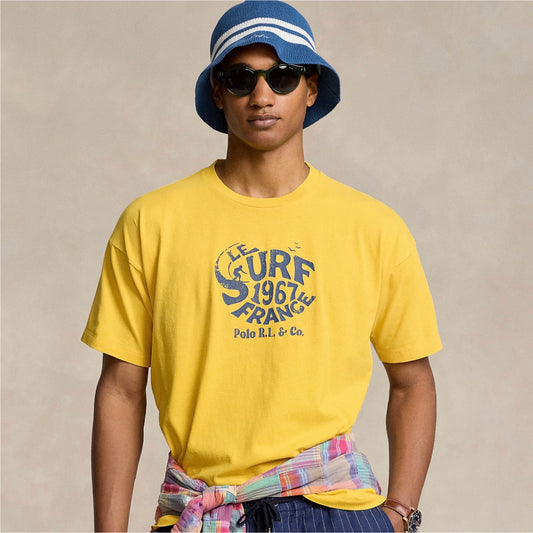 Vintage Fit: Inspired by an authentic vintage proportion with a wider dropped shoulder.